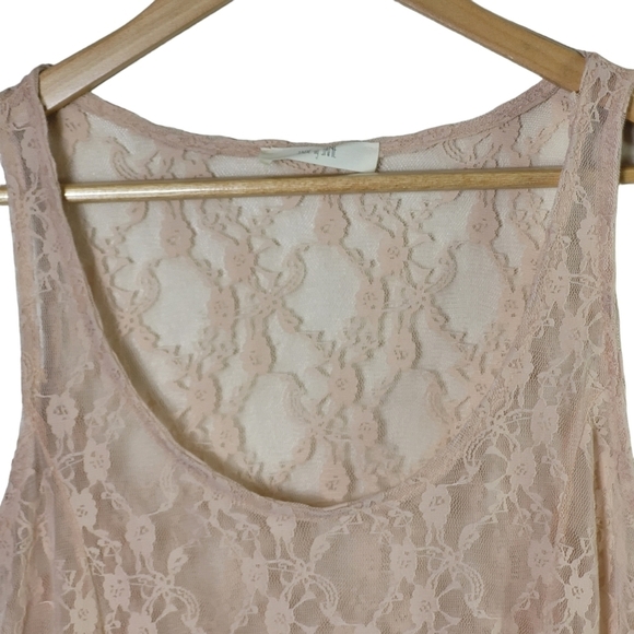 Jade by Jane Lace Sharkbite Hem Sleeveless Tunic Top in Tan - Picture 15 of 16